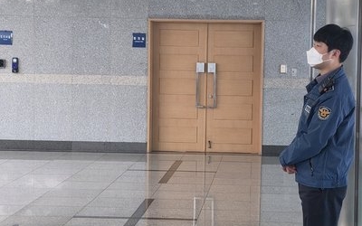 만우절 한밤중 날벼락에 전북도청 ‘술렁’