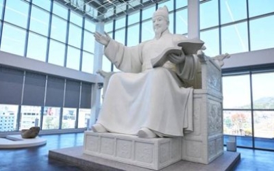 [베일 벗은 김해시립김영원미술관] 광화문 세종대왕상 원형 품었다… 신상 예술거점 등장에 들썩